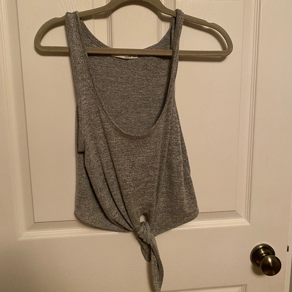 3 for 50$ Size small Wilfred Free Aritzia knit knot tank